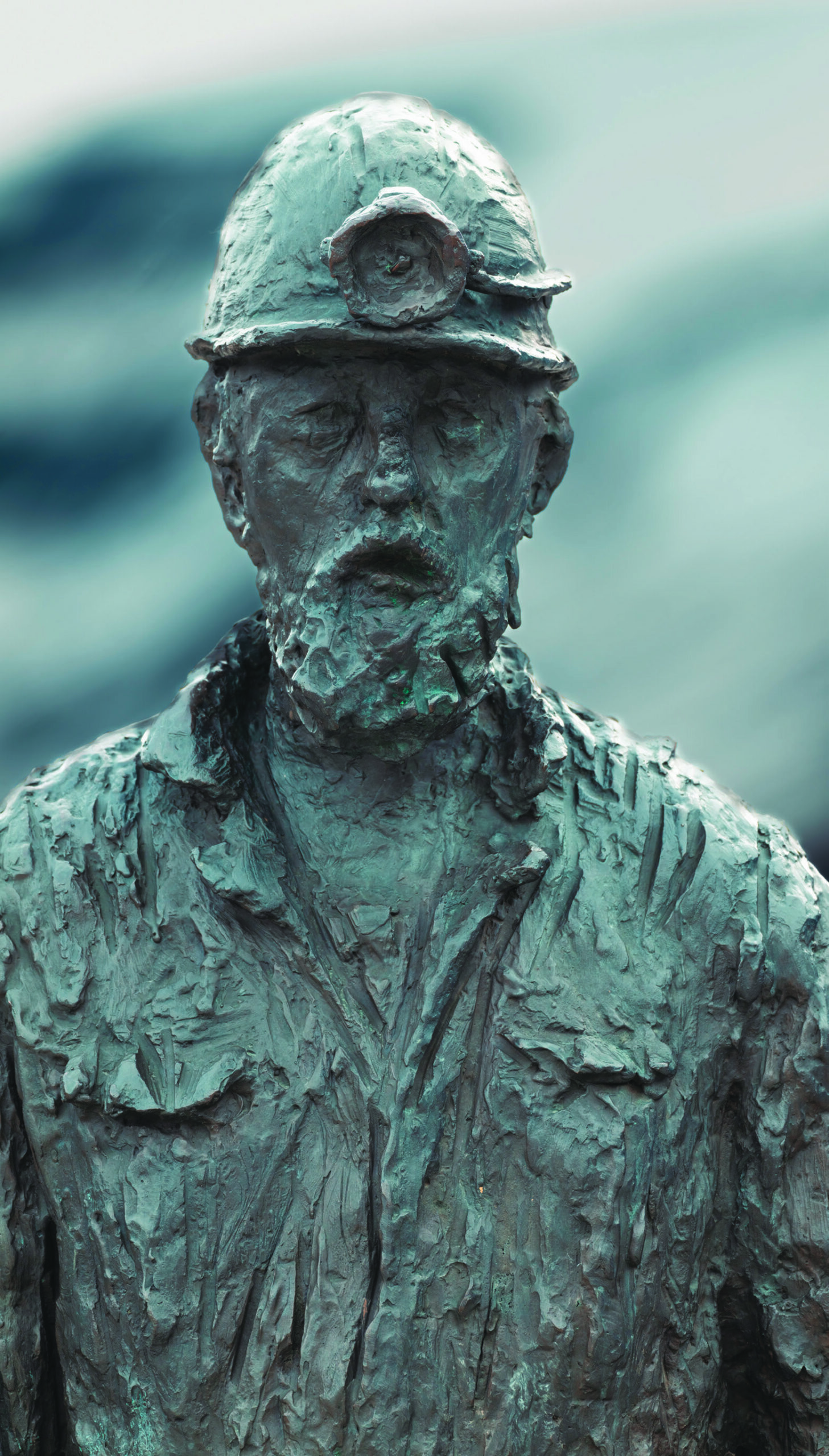 statue rappelle que jusqu’en 2023 des mineurs extrayaient du charbon