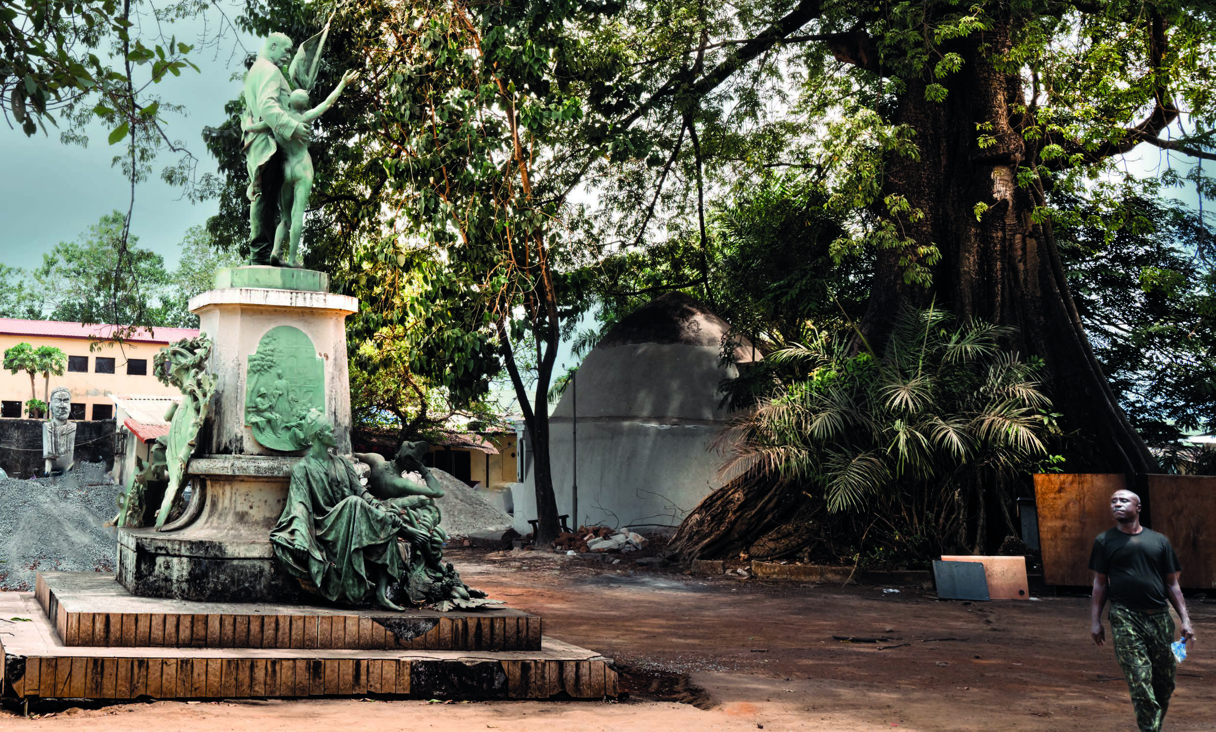 monument à la gloire du docteur Noël Ballay,