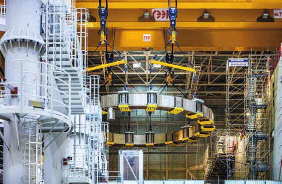 Fournie par l’Inde, cette pièce forme la base du cryostat, le thermos géant qui enveloppe la machine et limite les échanges thermiques entre le système magnétique, à température cryogénique (—269 °C)