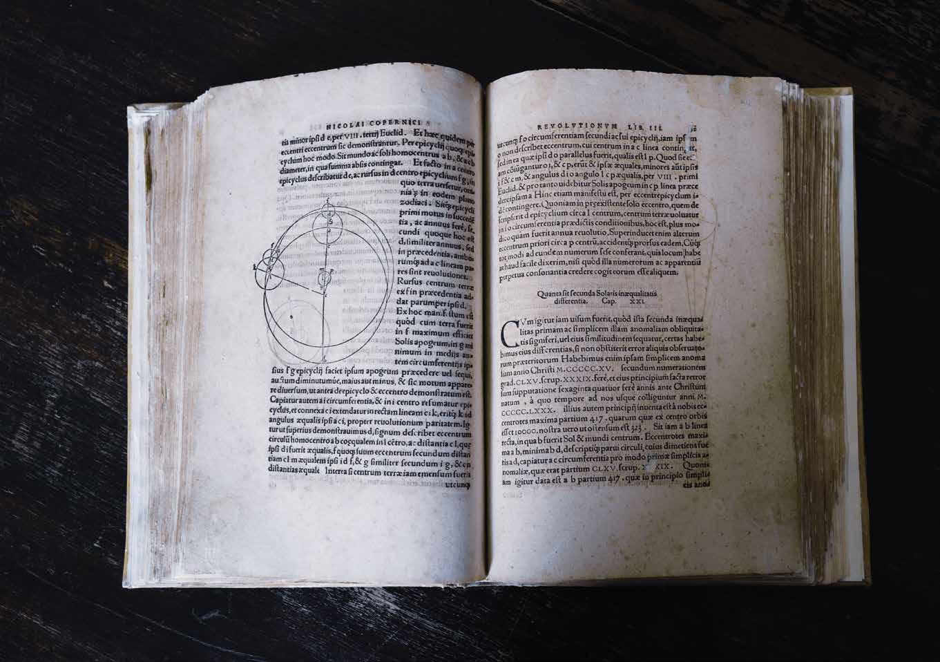 Copernic publie son livre Des révolutions des sphères célestes en 1543